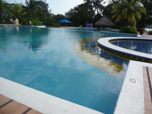 P1030482 and a gigantic swimming pool!