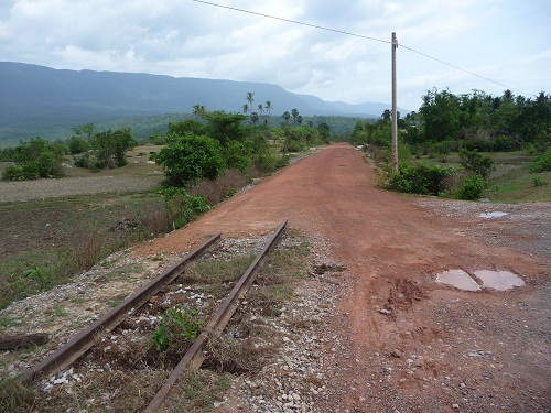 P1050238 On the other side of the road you have to transfer over to the local line.... It's actually great the line is being upgraded. The old tracks were all warped. No train could go over 20k per hour. You can do better on a bike.