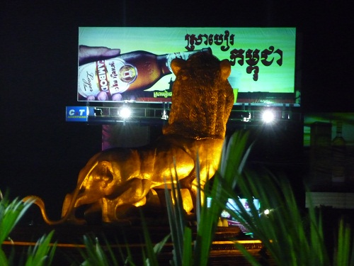 Snook-Lion We had dinner by the main Round-about...where a lion had a nice view of a billboard.
