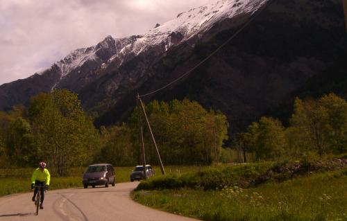 Bob B passing vehicles while coming down from Col d'Orsons